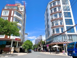 Bán đất tặng nhà - Trần Văn Dư - Sát biển Mỹ Khê - Diện tích lớn 120m2 - Vị trí đẹp - Phù hợp xây căn hộ - Giá đầy tư 4 tỷ 7 tại Quảng Nam