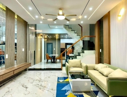 Bán nhà 3 tầng mặt tiền Hoàng Minh Giám- Hòa Xuân tại Quảng Nam