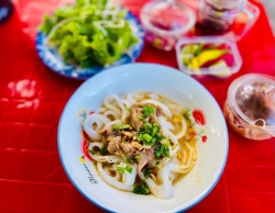 Sáng nay em hết bún cá ngừ sớm tại Quảng Nam