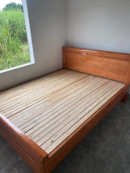 Giường ngủ gỗ sồi Nga cao cấp về với khách. tại Quảng Nam