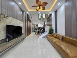 Nhà đẹp Tân cổ điển - Vị trí sát đường Hoàng Thị Loan - 67m2 x 3 tầng 3 mê full nội thất tại Quảng Nam