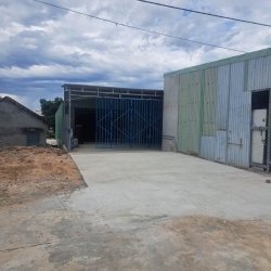 Cần cho thuê mặt bằng có sẵn kho, mặt tiền đường quốc lộ 14E, đối diện khu công nghiệp Bình Phục tại Quảng Nam