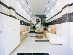 Nhà 2 tầng kiệt rộng, sổ đỏ chính chủ, gần tiện ích tại Quảng Nam