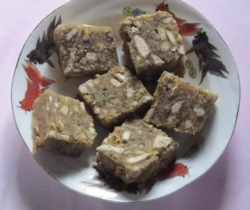 Nhìn 2 đĩa này các bạn mình nhớ đến ai tại Quảng Nam