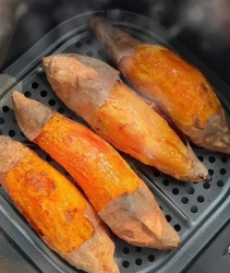 Khoai loại 1 nên trái mô trái nấy múp rụp thẵng tắp đã lun Trời chiều mưa mưa nướng hay hấp vài củ tại Quảng Nam