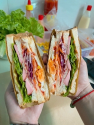 Bánh Mì, Mì Trộn và Cà Phê Tại Điện Minh tại Quảng Nam