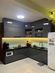 Bàn giao tủ bếp acrylic siêu bóng và vách tivi phòng khách tại Quảng Nam