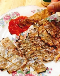 Mai bán cá bò khô vụn tại Quảng Nam