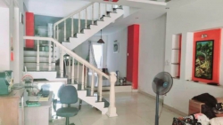 Bán nhà 3 tầng 3 mê đúc mặt tiền Lê Thạch, đoạn đẹp nhất Lê Thạch, sạch sẽ có thể kinh doanh tốt tại Quảng Nam