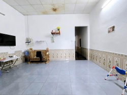 Nhà kiệt 4m Ô TÔ đậu đỗ 428/45 Tôn Đản thông ra đường 27m tại Quảng Nam